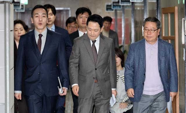 장동혁 국민의힘 대표와 최고위원들이 지난 2일 국회에서 열린 최고위원회의에 입장하고 있다 사진연합뉴스