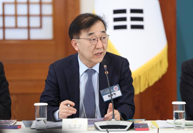 김윤덕 국토교통부 장관이 25일 청와대에서 열린 확대국가관광전략회의에서 발언하고 있다 2026225 사진연합뉴스