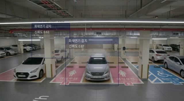 AI 기반 화재감지 CCTV를 통해 화재연기가 감지됐을 경우 관제실 모니터에 보이는 예시 이미지 사진GS건설