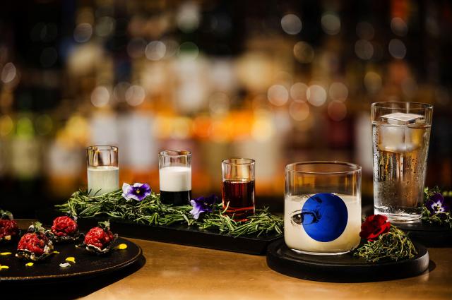 파라다이스시티 루빅의 방탄소년단 컴백 기념 신메뉴 다이너마이트 샷 플라이트 사진파라다이스시티