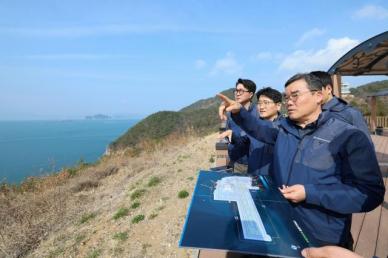 10조 국책사업 재시동…김보현 대우건설 사장, 가덕도신공항 현장 점검
