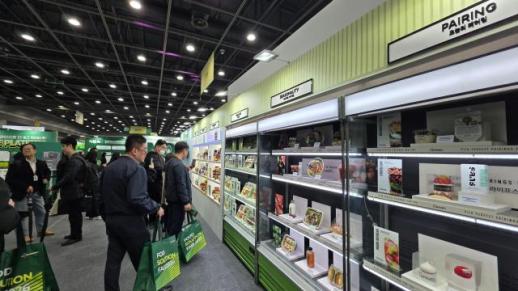 [르포] 영양사·점주 돕는 AI 비서 등장…CJ프레시웨이 푸드솔루션페어 가보니