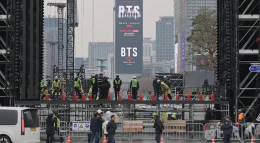 BTS光化门广场舞台搭建紧锣密鼓进行中