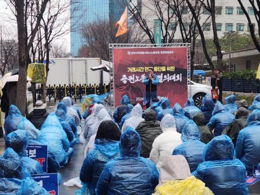한국거래소 거래시간 연장 연기에도 노조는 여전히 반발…졸속 추진 중단하라