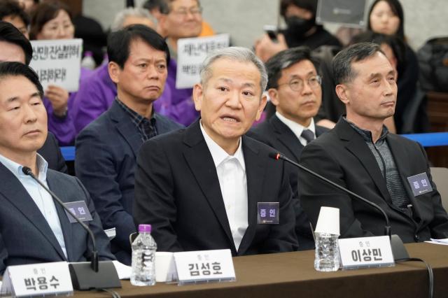 이상민 전 행정안전부 장관이 12일 오후 서울 중구 은행회관에서 열린 10·29이태원참사 진상규명 청문회에서 심문 질의에 답하고 있다 사진연합뉴스