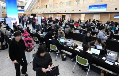 성토장 대신 환호성… 삼성전자 주총, 1년 만에 '반전의 드라마'