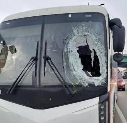 트럭서 빠진 바퀴, 버스 덮쳐 1명 사망…이번이 처음이 아니다 