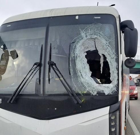 트럭서 빠진 바퀴, 버스 덮쳐 1명 사망…이번이 처음이 아니다 