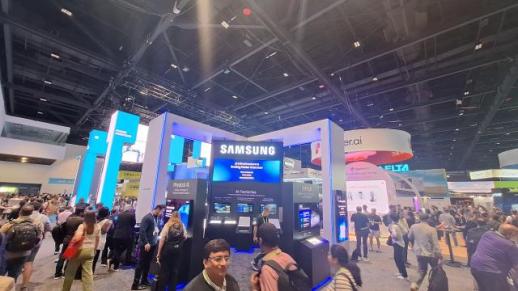 [GTC 2026 르포] 구름떼 인파 몰린 삼성 부스…젠슨황 사인한 HBM4·그록 웨이퍼에 시선 집중