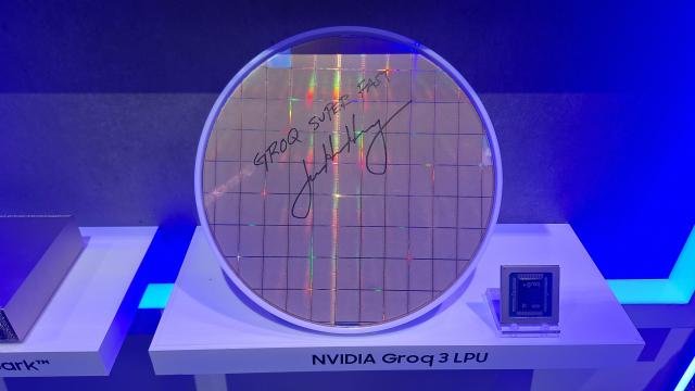 미국 캘리포니아 새너제이에서 열린 엔비디아 GTC 2026 삼성전자 부스에 전시된 그록Groq LPU 파운드리 4나노 웨이퍼 사진조성준 기자