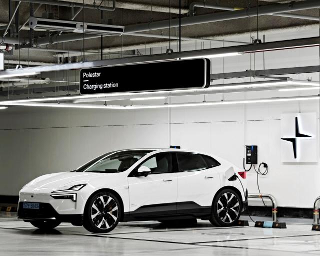 폴스타 차징 스테이션 사진폴스타