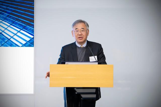 법무법인유 세종의 정진호 대표변호사가 코스닥 시장 활성화 정책에 따른 기업 대응방향 모색 세미나에서 개회사를 하고 있다 사진법무법인유 세종