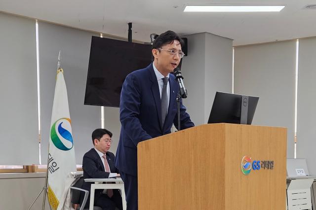 허서홍 GS리테일 대표가 19일 서울 강동구 강동그린타워 GS리테일 동북부사무소에서 열린 제55기 정기 주주총회에서 인사말을 하고 있다 사진GS리테일