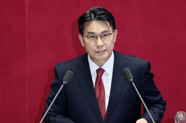 윤상현 국민의힘 의원이 19일 국회에서 열린 3월 임시국회 2차 본회의에서 공소청법안에 대한 무제한 토론필리버스터을 하고 있다 사진연합뉴스