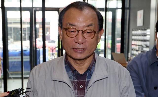 이정현 국민의힘 공천관리위원장이 지난 15일 서울 영등포구 국민의힘 당사에서 열린 비공개 공관위 회의에 참석하기 위해 입장하고 있다 이 위원장은 지난 13일 위원장직에서 물러났다가 이날 복귀했다 사진연합뉴스