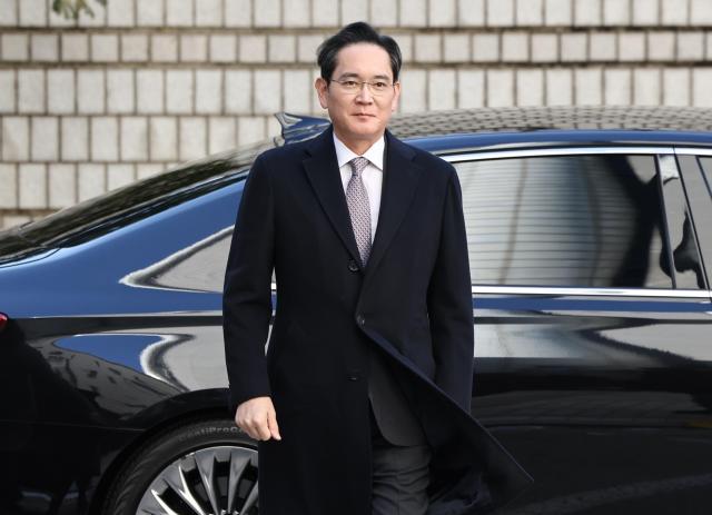 지난 2월 3일 서울 서초구 서울고법에서 열린 부당합병·회계부정 혐의 항소심 선고공판에 출석하는 이재용 삼성전자 회장 사진연합뉴스