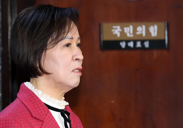 이인선 국민의힘 대구시당 위원장이 지난 18일 국회 당 대표실에서 장동혁 대표를 면담한 뒤 나와 기자들의 질문에 답하고 있다 사진연합뉴스