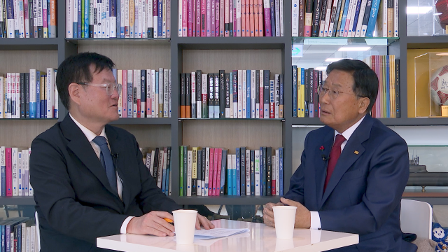 지난 16일 ABC 광화문 스튜디오에서 임규진 아주경제 사장과 인터뷰 하는 구자관 삼구아이앤씨 책임대표사원오른쪽 사진아주ABC