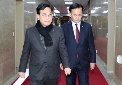 [속보] 국힘 경북지사 예비경선 김재원 승리…이철우와 본경선