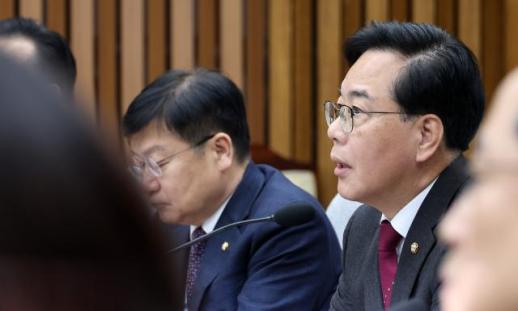 [속보] 국힘 경북지사 예비경선 김재원 승리…이철우와 본경선