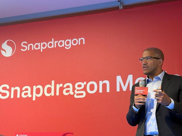 크리스 패트릭 퀄컴 수석 부사장 겸 모바일 핸드셋 부문 본부장이 20일 서울 서초구 JW메리어트 호텔에서 열린 기자간담회에서 발언하고 있다 사진김나윤 기자