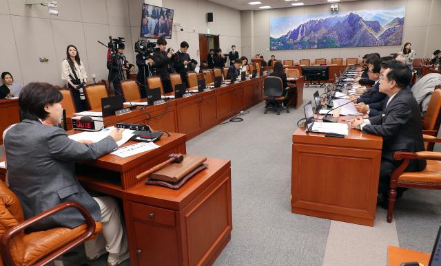 20일 국회 윤석열 정권 정치검찰 조작기소 의혹 사건 진상규명 국정조사 특별위원회 첫 회의가 국민의힘 의원들이 퇴장한 가운데 진행되고 있다 사진연합뉴스