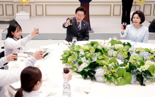 李대통령, 동계패럴림픽 선수단 靑 초청 오찬…장애인 스포츠 적극 지원