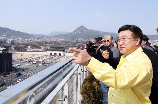 行政安全部长官尹昊重视察BTS光化门演出现场安保工作