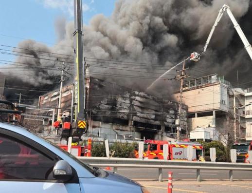[속보] 대전 자동차부품공장 근로자 14명 연락두절…확인 중