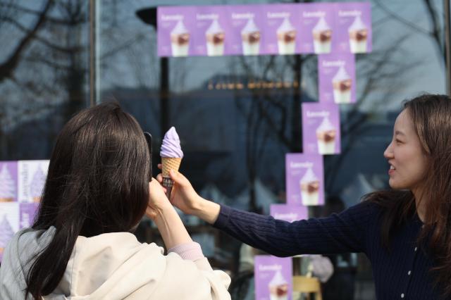 BTS Live D-1: Gwanghwamun already bustling with crowds and excitement