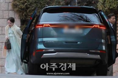 [포토] 정주영 명예회장 제사 참석하는 정대선·노현정