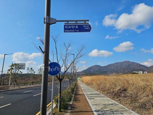 기장군, 산단 주소판 늘리고 통학로 불법광고물 싹 치운다