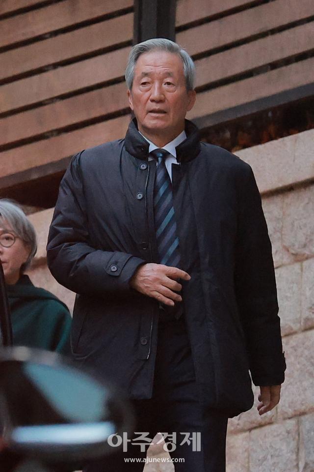 [포토] ​​​​​​​정몽준 아산재단 이사장, 고 정주영 명예회장 25주기 제사 참석