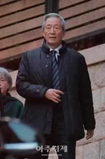 [포토] ​​​​​​​정몽준 아산재단 이사장, 고 정주영 명예회장 25주기 제사 참석