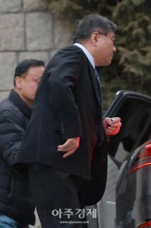 [포토] ​​​​​​​정몽진 KCC 회장, 고 정주영 명예회장 25주기 제사 참석