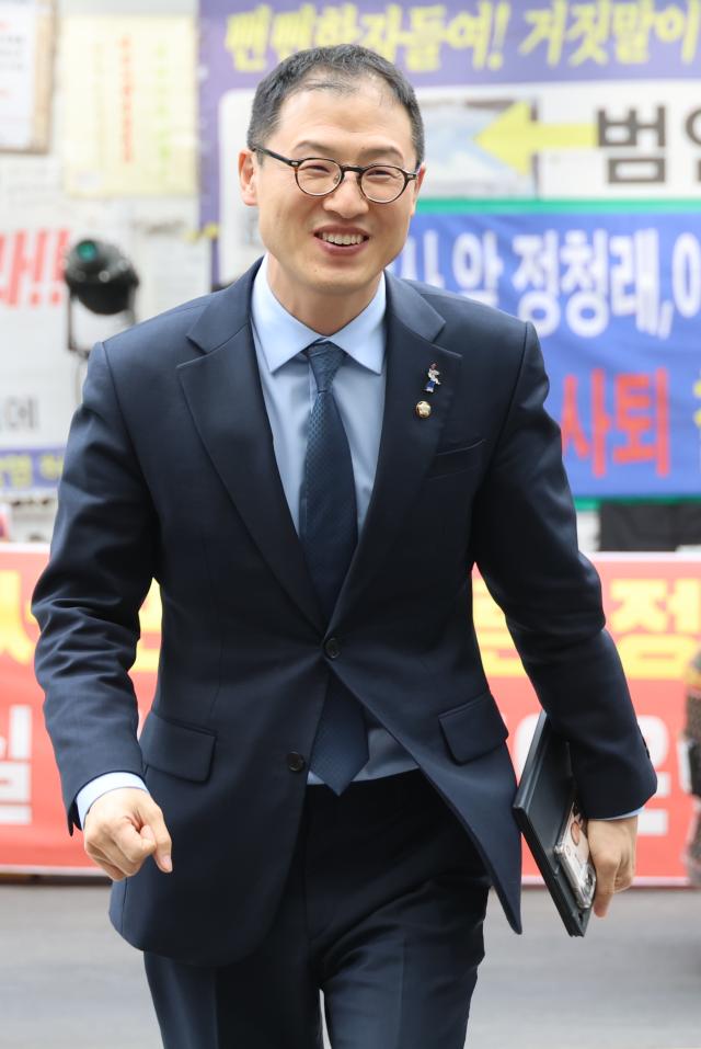 6·3 지방선거 울산시장에 도전하는 더불어민주당 김상욱 의원이 지난 2월 23일 서울 영등포구 여의도 더불어민주당 중앙당사에서 열린 광역단체장 후보 면접에 참석하고 있다 사진연합뉴스