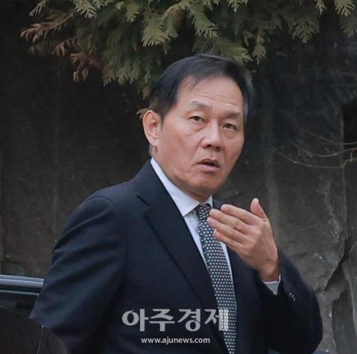 [포토] ​​​​​​​정몽익 KCC글라스 회장, 고 정주영 명예회장 25주기 제사 참석