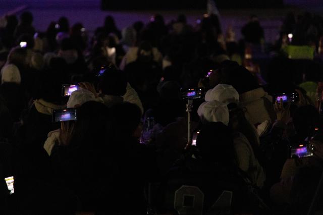 Spectators film the ‘BTS comeback drone light show’ at Ttukseom Hangang Park in Seoul on March 20 2026 AJP Yoo Na-hyun 20260320