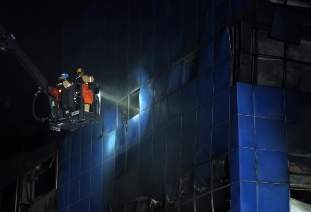 인명수색 나선 소방대원들 사진연합뉴스