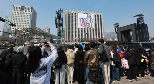 [포토] 이른 아침부터 BTS 공연 기다리는 아미