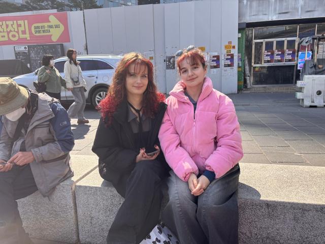 Agnieszka and Paula flew from Poland and used the BTS event to  experience many parts of Korea AJP Ryu Yuna 