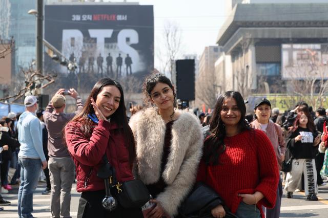 Friends pose for a photo while waiting for the BTS Gwanghwamun concert March 21 2026 AJP Han Jun-gu