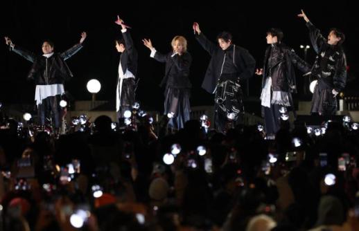 BTS完整体回归光化门