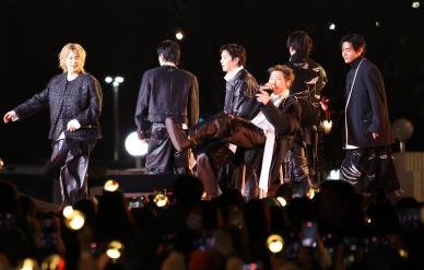 BTS 라이브로 본 넷플릭스…스트리밍은 안정, 연출은 과제