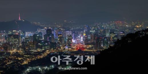 [포토] 아리랑 컬러로 붉게 물든 광화문