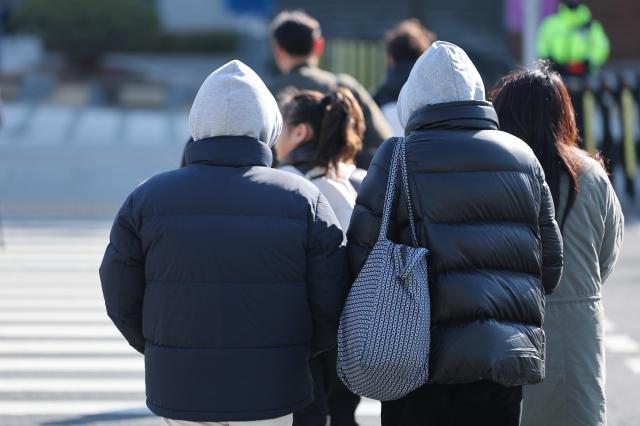 [날씨] 아침 영하권 쌀쌀·낮엔 포근…일교차 20도 건강 주의