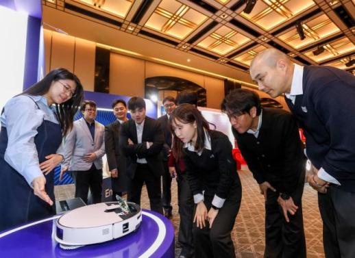 삼성, 로봇청소기 분해 전시…퀄컴 칩 기반 AI·보안 경쟁력 부각