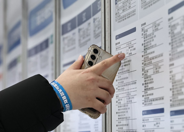 Koreas 20-something employment slumps to  9- year low in Feb