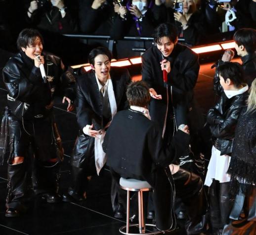 컴백 의상 만든 송지오, BTS 영웅으로 재해석…멤버별 캐릭터 부여