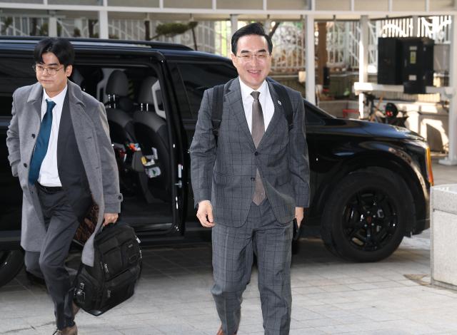 박홍근 기획예산처 장관 후보자가 20일 서울 중구 예금보험공사에 마련된 인사청문회 준비 사무실로 출근하고 있다 사진연합뉴스